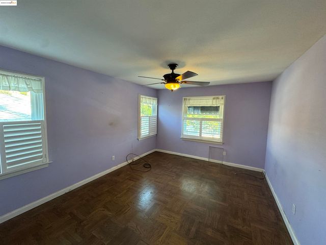 2701 Oliver Ave, Oakland, CA 94605