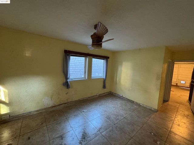 2701 Oliver Ave, Oakland, CA 94605