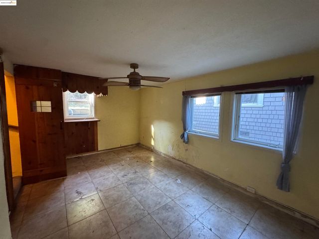 2701 Oliver Ave, Oakland, CA 94605