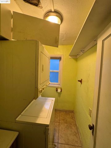 2701 Oliver Ave, Oakland, CA 94605