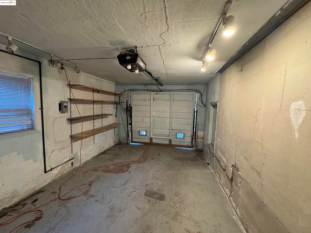 2701 Oliver Ave, Oakland, CA 94605