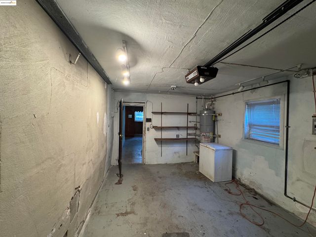 2701 Oliver Ave, Oakland, CA 94605