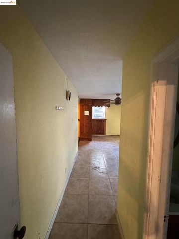 2701 Oliver Ave, Oakland, CA 94605