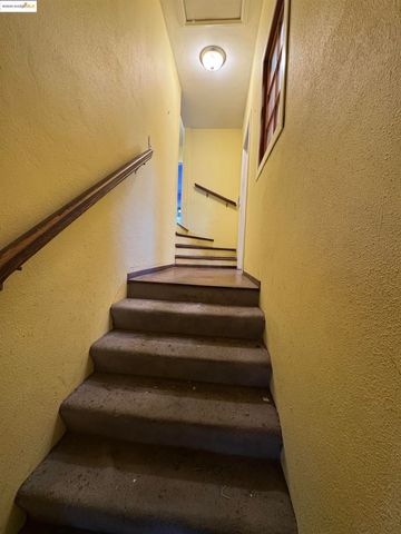 2701 Oliver Ave, Oakland, CA 94605