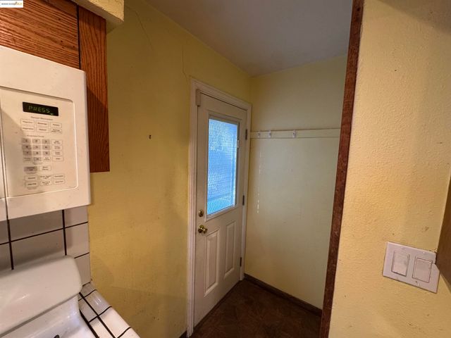 2701 Oliver Ave, Oakland, CA 94605