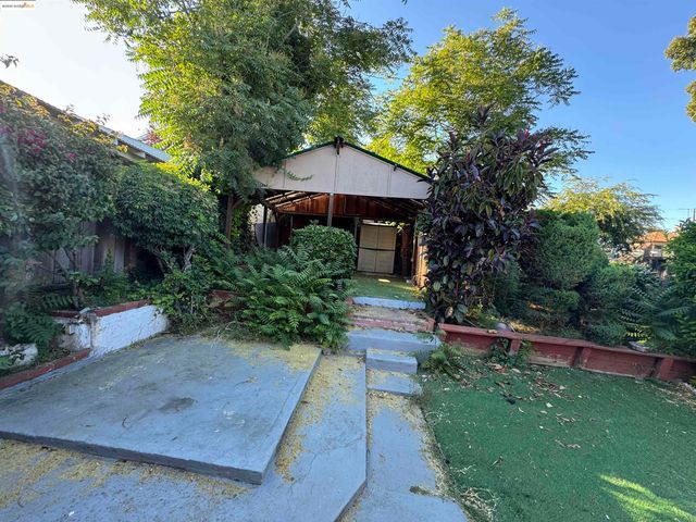 2701 Oliver Ave, Oakland, CA 94605