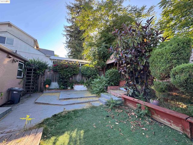 2701 Oliver Ave, Oakland, CA 94605