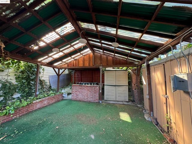 2701 Oliver Ave, Oakland, CA 94605