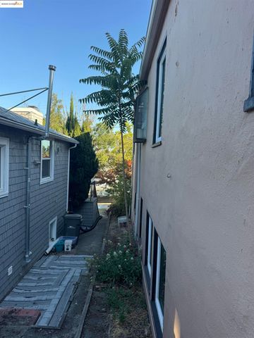 2701 Oliver Ave, Oakland, CA 94605