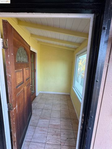 2701 Oliver Ave, Oakland, CA 94605