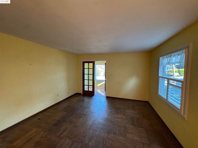 2701 Oliver Ave, Oakland, CA 94605