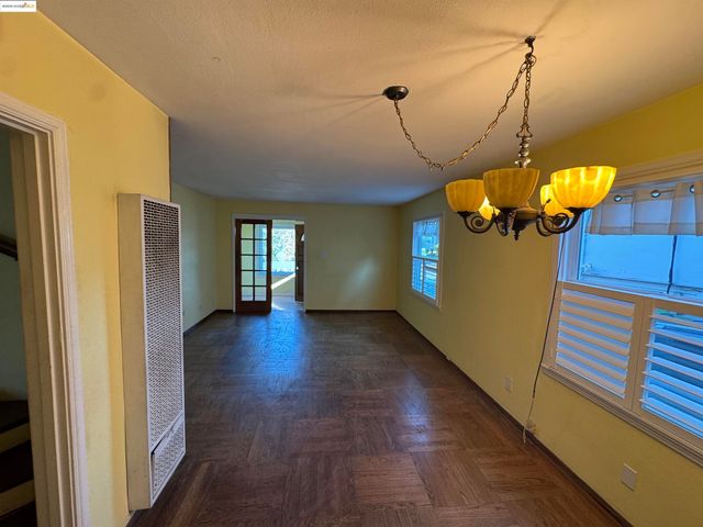 2701 Oliver Ave, Oakland, CA 94605