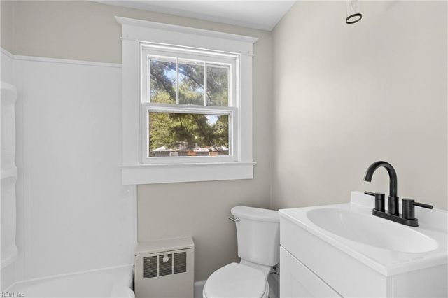 149 Beach RD, Hampton, VA 23664