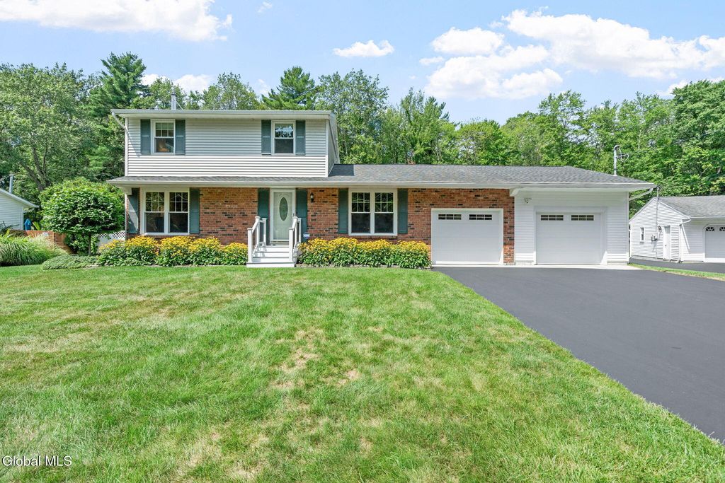 14 Linden Court, Clifton Park, NY 12065