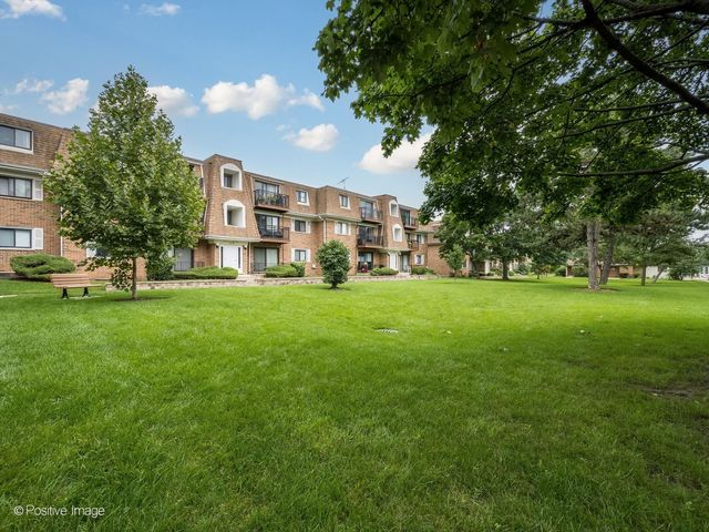 4136 Cove Lane E, Glenview, IL 60025