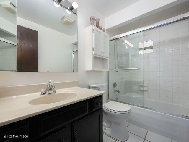 4136 Cove Lane E, Glenview, IL 60025
