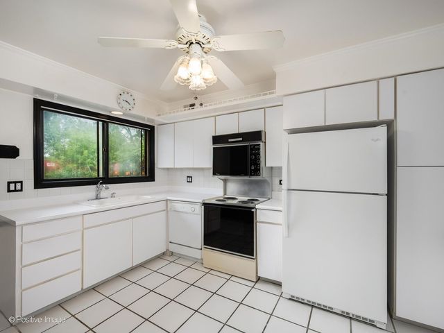 4136 Cove Lane E, Glenview, IL 60025