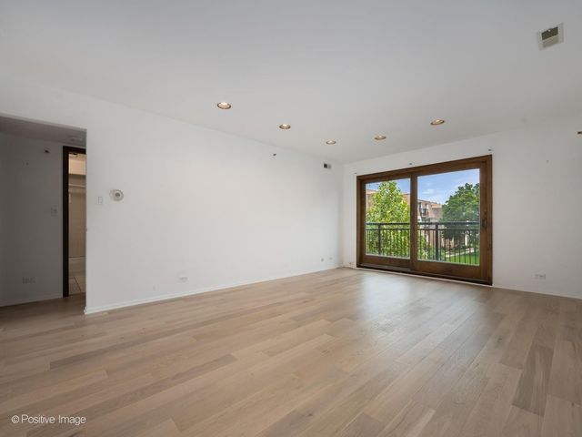 4136 Cove Lane E, Glenview, IL 60025