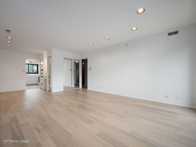 4136 Cove Lane E, Glenview, IL 60025