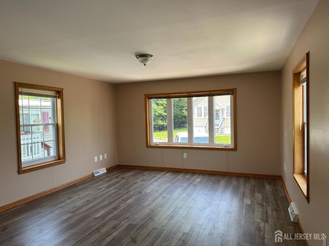 58 E coddington Avenue, Avenel, NJ 07001