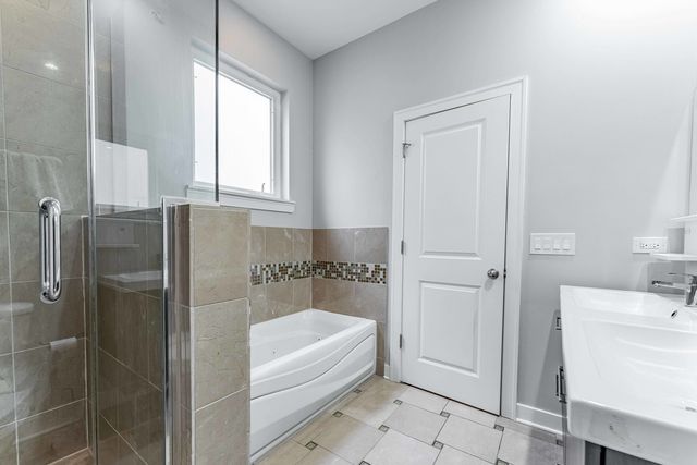 7930 W Grand Avenue 3W, Elmwood Park, IL 60707