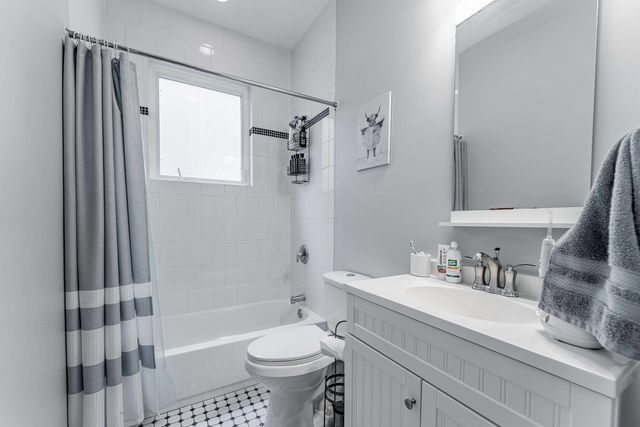 7930 W Grand Avenue 3W, Elmwood Park, IL 60707