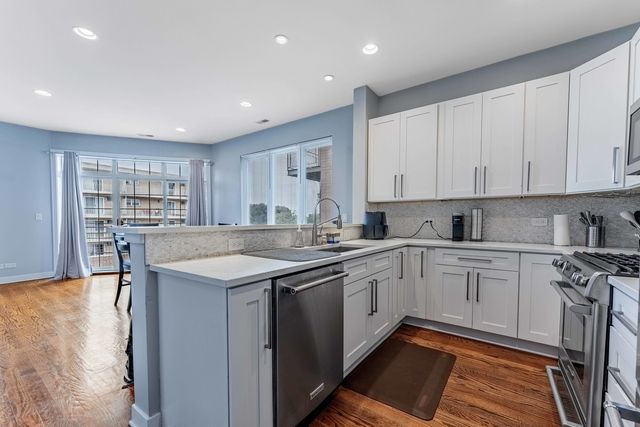 7930 W Grand Avenue 3W, Elmwood Park, IL 60707