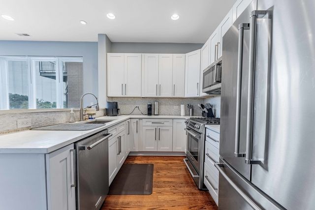 7930 W Grand Avenue 3W, Elmwood Park, IL 60707