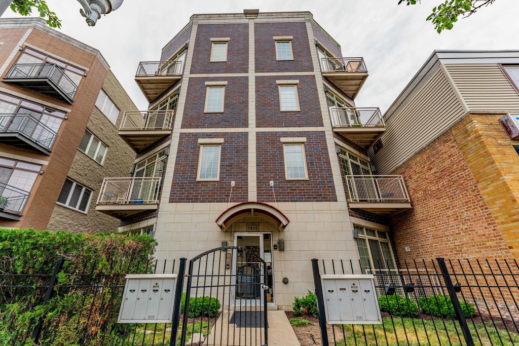 7930 W Grand Avenue 3W, Elmwood Park, IL 60707