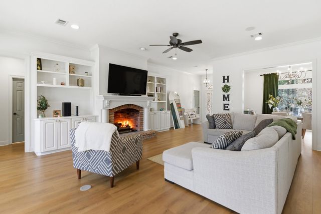 18 Tuckahoe, Hattiesburg, MS 39402