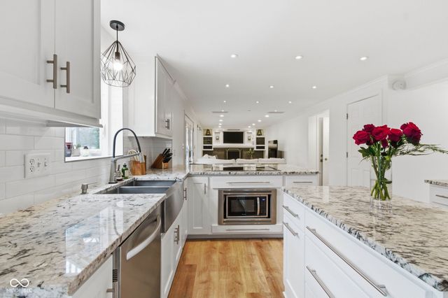 11324 Wood Creek Drive, Carmel, IN 46033