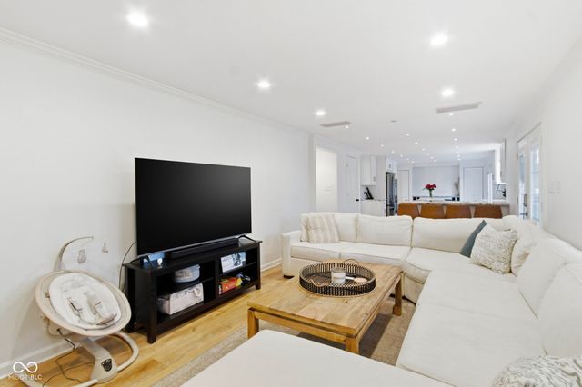 11324 Wood Creek Drive, Carmel, IN 46033