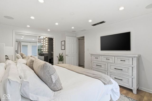 11324 Wood Creek Drive, Carmel, IN 46033