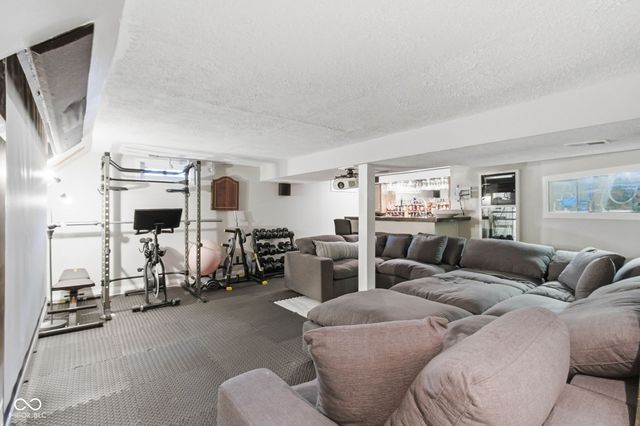 11324 Wood Creek Drive, Carmel, IN 46033