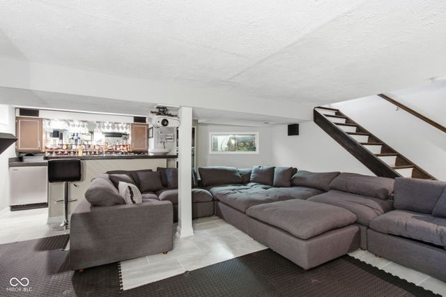 11324 Wood Creek Drive, Carmel, IN 46033