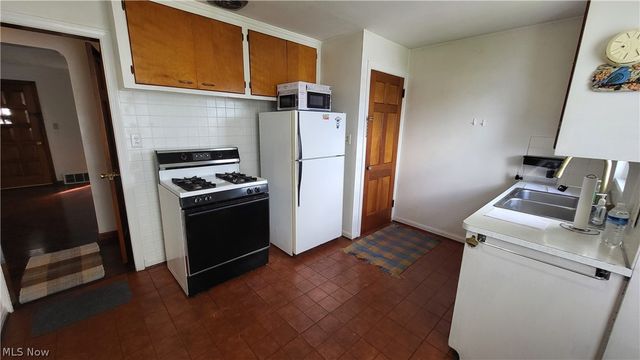 6014 Laverne Avenue, Parma, OH 44129