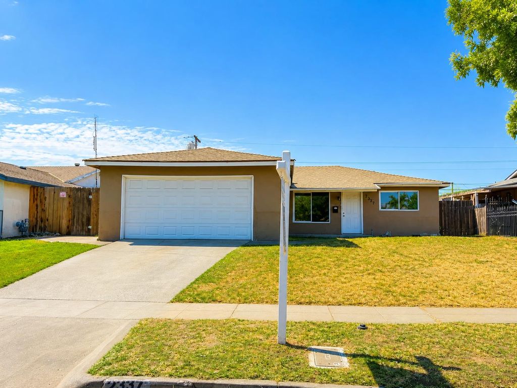 Image 1 of property listing at 2337 W Shields Avenue, Fresno, CA 93705