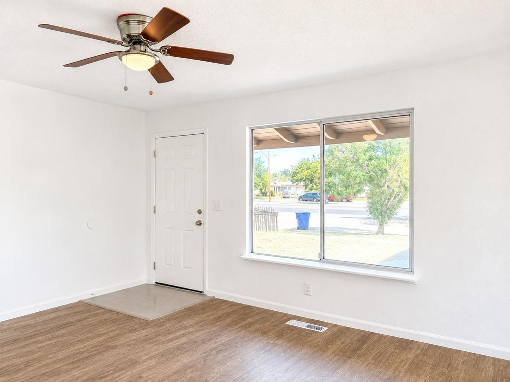 Image 11 of property listing at 2337 W Shields Avenue, Fresno, CA 93705