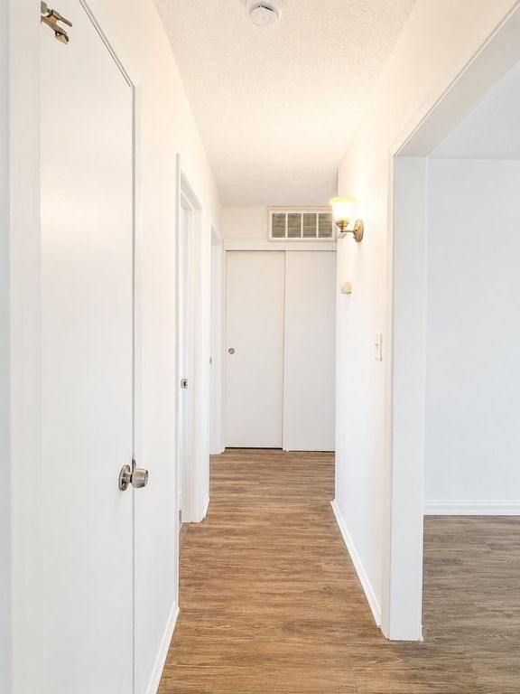 Image 15 of property listing at 2337 W Shields Avenue, Fresno, CA 93705