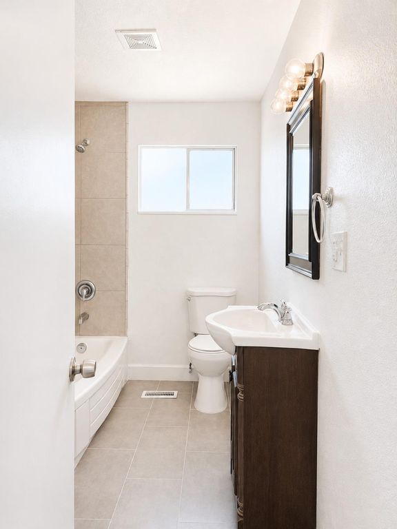 Image 16 of property listing at 2337 W Shields Avenue, Fresno, CA 93705