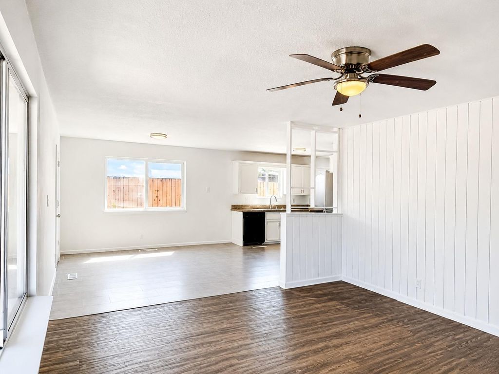 Image 2 of property listing at 2337 W Shields Avenue, Fresno, CA 93705