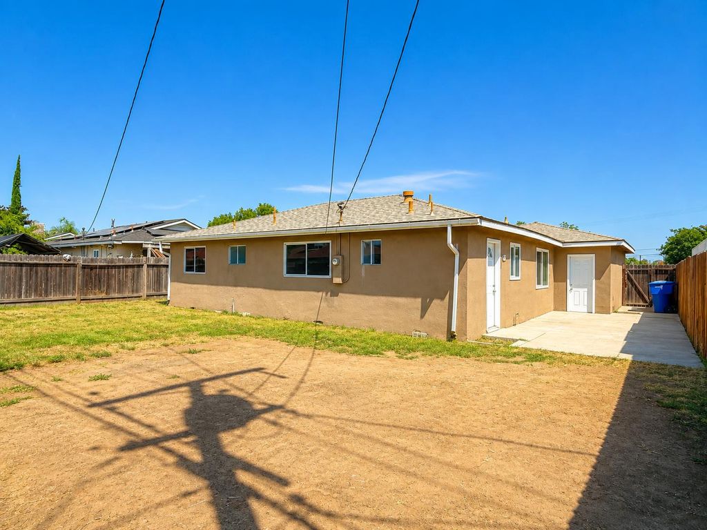 Image 21 of property listing at 2337 W Shields Avenue, Fresno, CA 93705