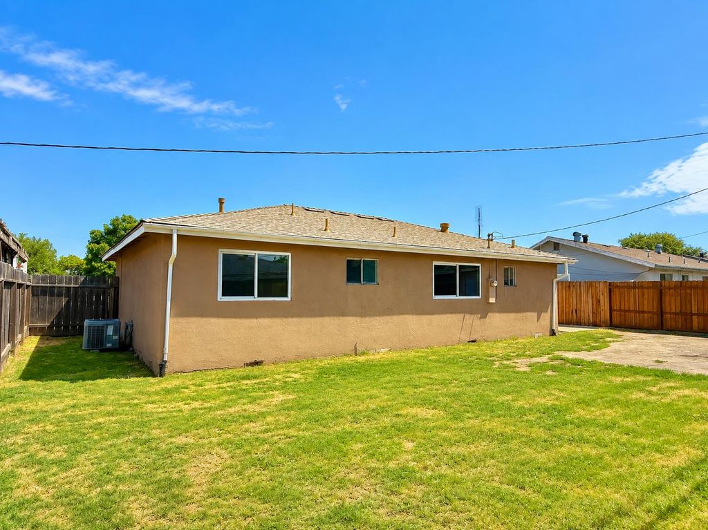 Image 22 of property listing at 2337 W Shields Avenue, Fresno, CA 93705