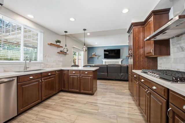 930 Rose Arbor Drive, San Marcos, CA 92078