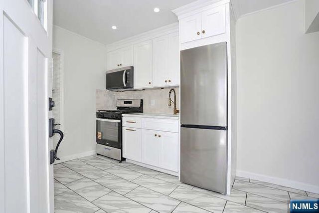 31 Rea Avenue Cottage, Midland Park, NJ 07432