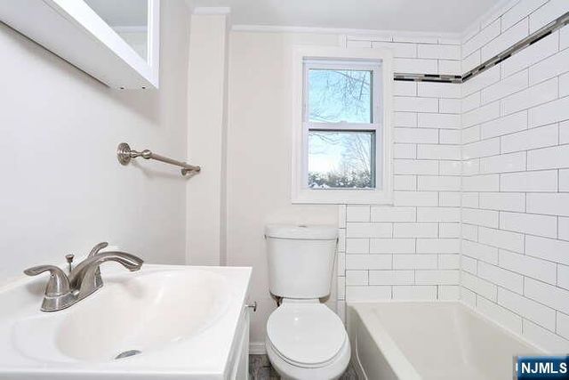 31 Rea Avenue Cottage, Midland Park, NJ 07432