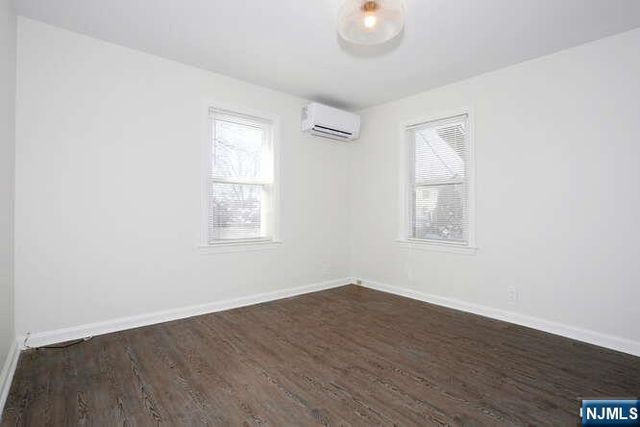 31 Rea Avenue Cottage, Midland Park, NJ 07432