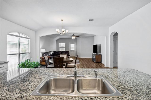 168 Onna ST, Taylor, TX 76574