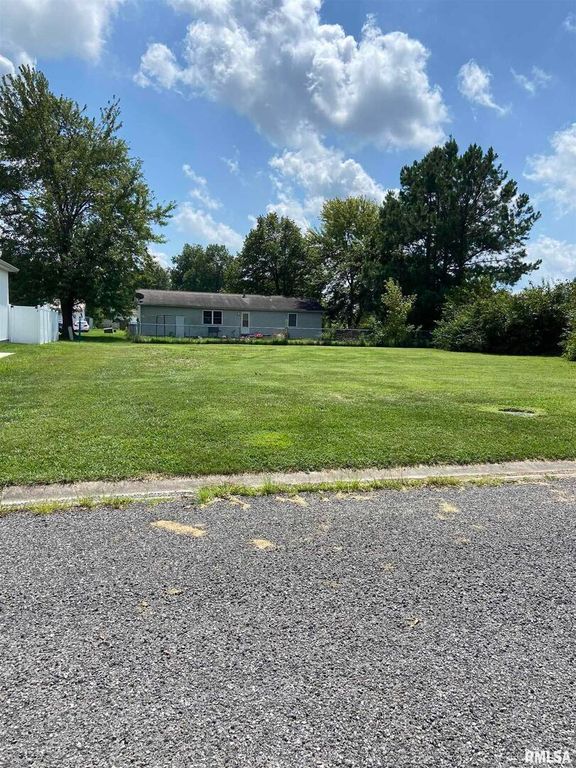 Image 1 of property listing at 00 NEWPORT Drive, Salem, IL 62881