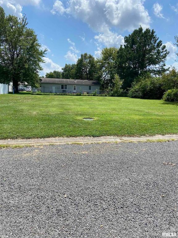 Image 2 of property listing at 00 NEWPORT Drive, Salem, IL 62881